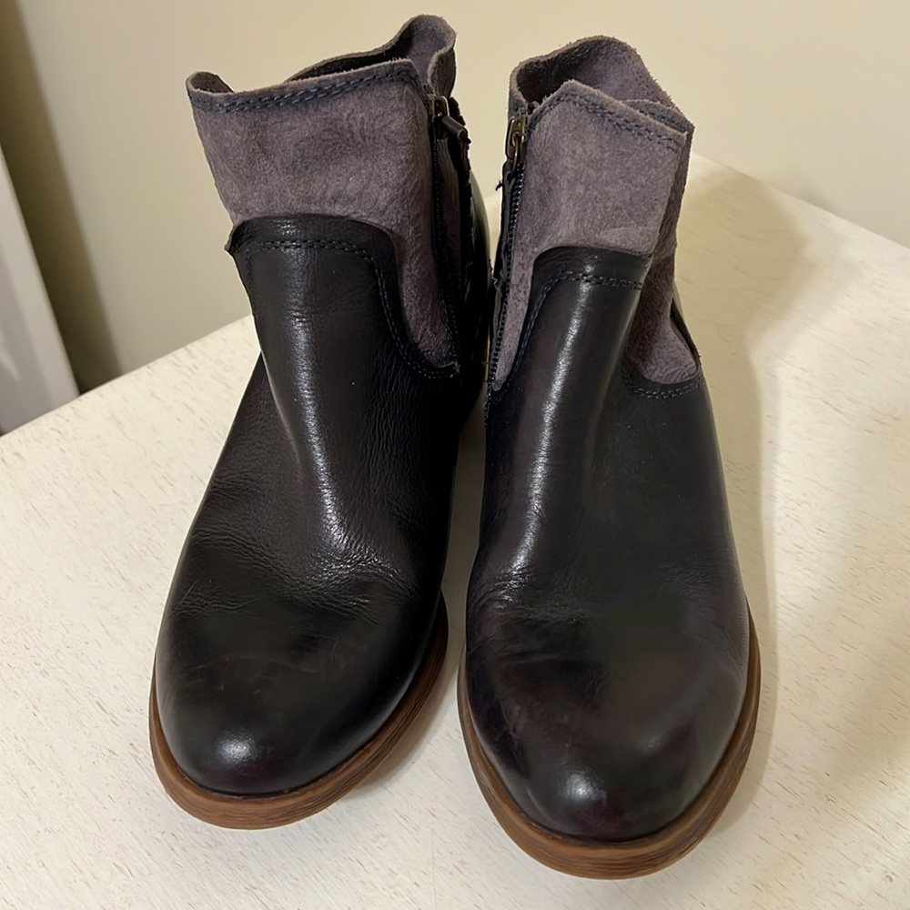 Comfortiva Women’s Corry Denim Full-Grain Leather with Textured Suede / Size 8